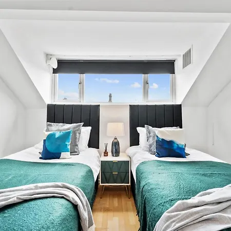 Exquisite 4 Bed In Leeds - Sleeps 10 - Parking شقة