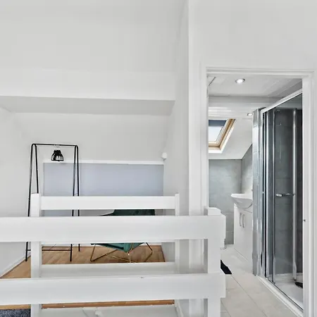 Exquisite 4 Bed In Leeds - Sleeps 10 - Parking شقة *
