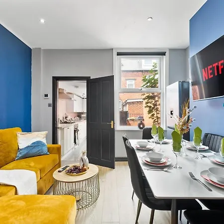 Exquisite 4 Bed In Leeds - Sleeps 10 - Parking ليدز