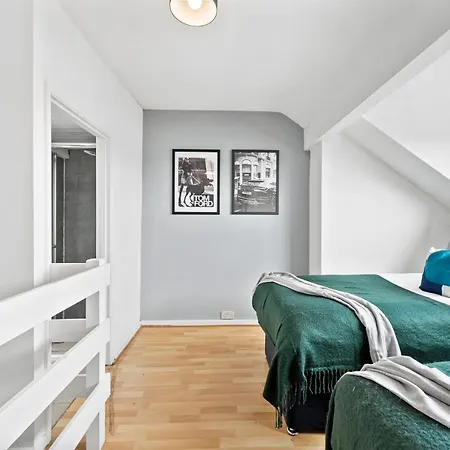 شقة Exquisite 4 Bed In Leeds - Sleeps 10 - Parking *