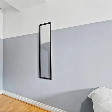 Exquisite 4 Bed In Leeds - Sleeps 10 - Parking شقة *