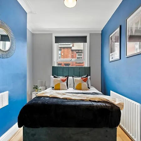 Exquisite 4 Bed In Leeds - Sleeps 10 - Parking شقة