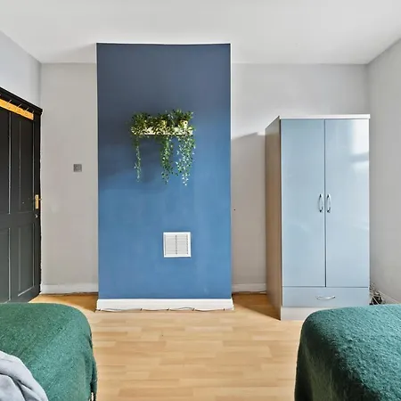 شقة Exquisite 4 Bed In Leeds - Sleeps 10 - Parking ليدز