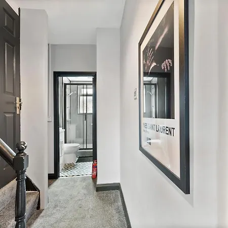 شقة Exquisite 4 Bed In Leeds - Sleeps 10 - Parking *