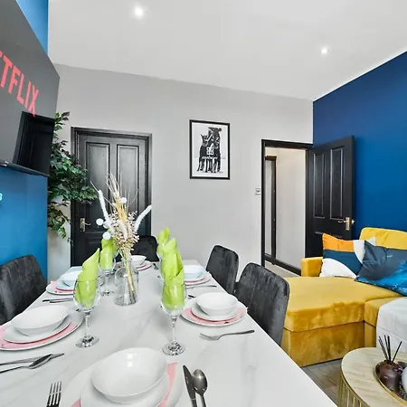 Exquisite 4 Bed In Leeds - Sleeps 10 - Parking * ليدز