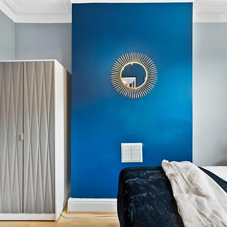 شقة Exquisite 4 Bed In Leeds - Sleeps 10 - Parking *