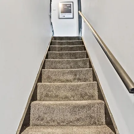 Exquisite 4 Bed In Leeds - Sleeps 10 - Parking * ليدز