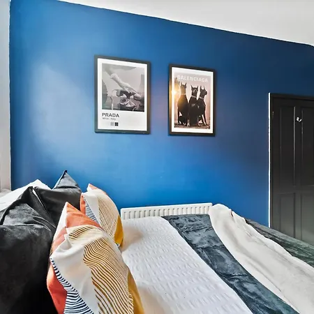 شقة Exquisite 4 Bed In Leeds - Sleeps 10 - Parking ليدز